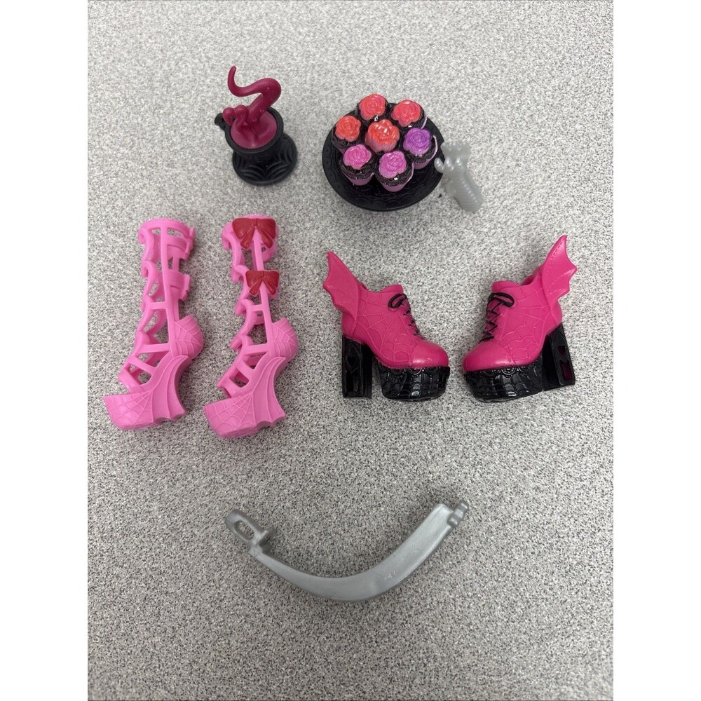 Monster High Skulltimate Secret Garden Mysteries Draculaura Partial Accessories